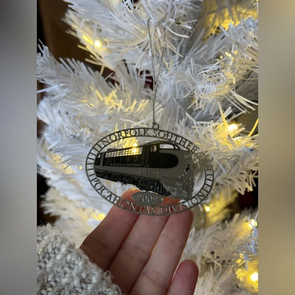 2009 Silver Train Norfolk Southern Pocahontas Division Ornament